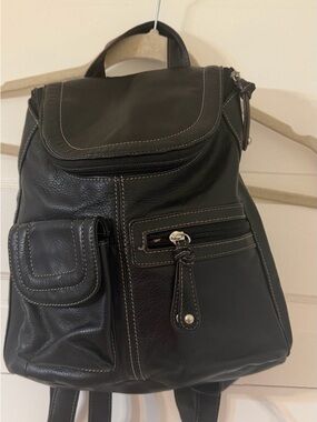 Compact Black Leather Backpack with Contrast Stitching